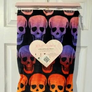 Betsey Johnson NWT Rainbow Skull 50 × 60 Inch Plush Throw